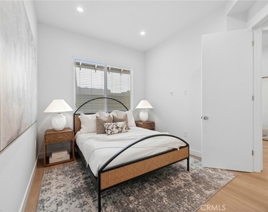 376 Hamilton St - Photo Thumbnail 10