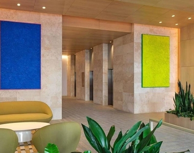 222 N City Drive - Photo Thumbnail 5