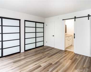 1122 9th Street - Photo Thumbnail 16