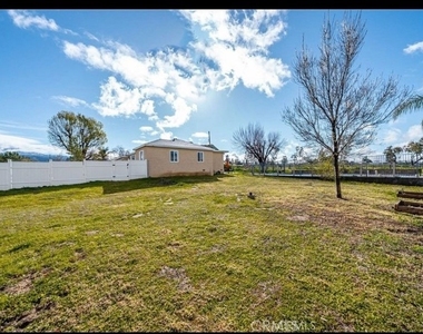 33611 Avenue E - Photo Thumbnail 3