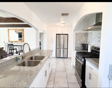 33611 Avenue E - Photo Thumbnail 1