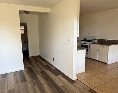 645 Euclid - Photo Thumbnail 7