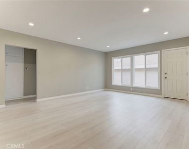 10935 Nassau Avenue - Photo Thumbnail 3