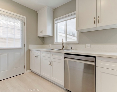 10935 Nassau Avenue - Photo Thumbnail 11