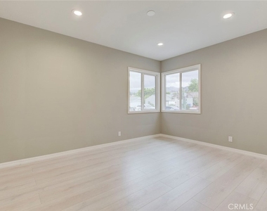 10935 Nassau Avenue - Photo Thumbnail 17