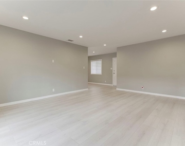 10935 Nassau Avenue - Photo Thumbnail 4