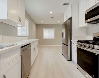 10935 Nassau Avenue - Photo Thumbnail 9
