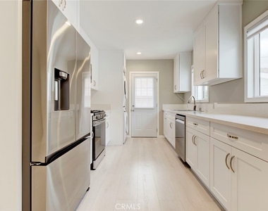 10935 Nassau Avenue - Photo Thumbnail 8