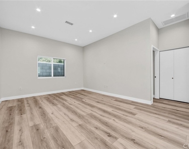 9998 1/2 Louise Avenue - Photo Thumbnail 4