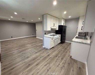 211 Magnolia Avenue - Photo Thumbnail 1