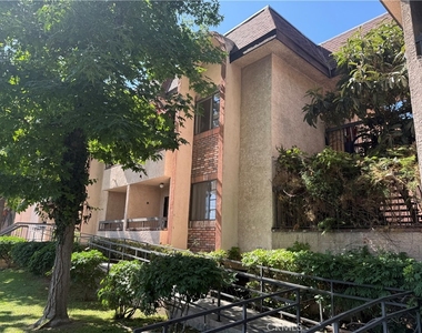 211 Magnolia Avenue - Photo Thumbnail 6