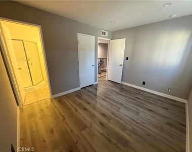 211 Magnolia Avenue - Photo Thumbnail 17