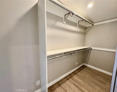 975 N Grammont Avenue - Photo Thumbnail 19