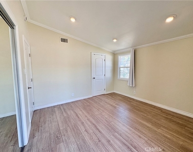 975 N Grammont Avenue - Photo Thumbnail 12