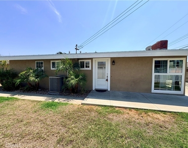 975 N Grammont Avenue - Photo Thumbnail 2