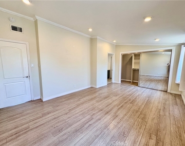 975 N Grammont Avenue - Photo Thumbnail 17