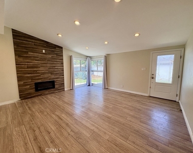 975 N Grammont Avenue - Photo Thumbnail 4