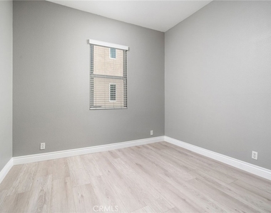 648 W 1st Street - Photo Thumbnail 17