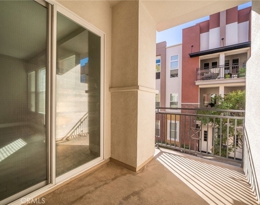648 W 1st Street - Photo Thumbnail 15