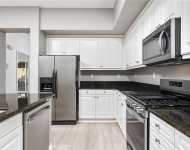 648 W 1st Street - Photo Thumbnail 11