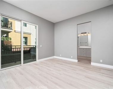 648 W 1st Street - Photo Thumbnail 19
