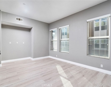 648 W 1st Street - Photo Thumbnail 13