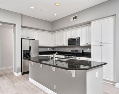 648 W 1st Street - Photo Thumbnail 10
