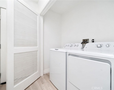 648 W 1st Street - Photo Thumbnail 5