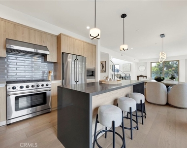 941 E California Boulevard - Photo Thumbnail 14