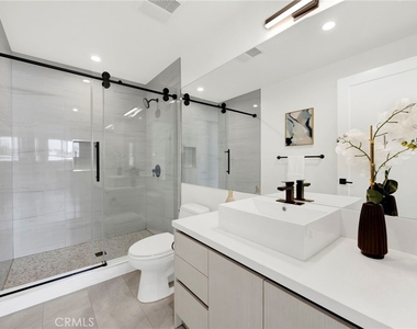941 E California Boulevard - Photo Thumbnail 18