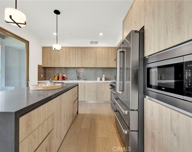 941 E California Boulevard - Photo Thumbnail 12