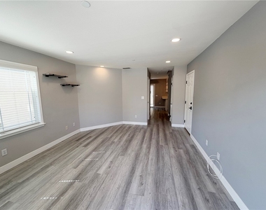 1124 S Mayflower - Photo Thumbnail 16