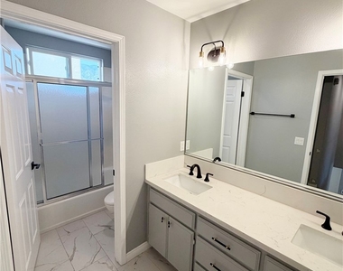 1124 S Mayflower - Photo Thumbnail 14