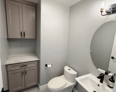 1124 S Mayflower - Photo Thumbnail 2