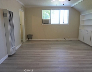 1234 W 8th Street - Photo Thumbnail 9