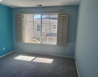 3162 Golden Crest Cmn - Photo Thumbnail 23