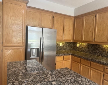 3162 Golden Crest Cmn - Photo Thumbnail 12