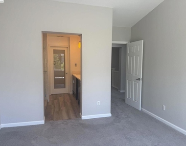 3162 Golden Crest Cmn - Photo Thumbnail 19