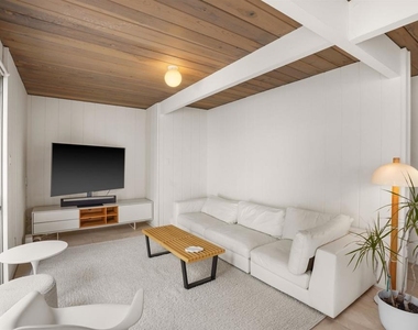8021 Shay Dr - Photo Thumbnail 16