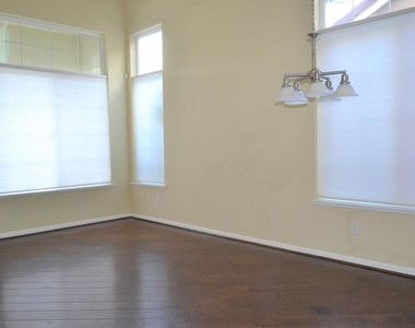 1336 Tiffany Dr - Photo Thumbnail 3