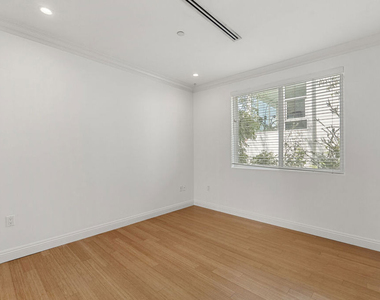 1283 Havenhurst Drive - Photo Thumbnail 15