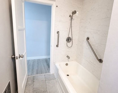 202 N Locust Street - Photo Thumbnail 9