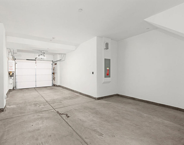 220 Lockhart Way - Photo Thumbnail 24