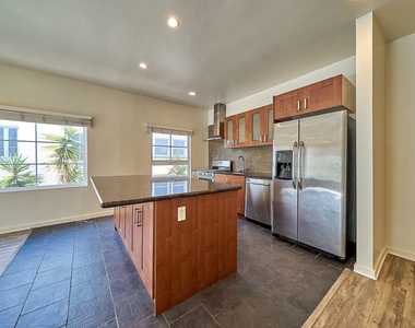 614 N Genesee Avenue - Photo Thumbnail 21