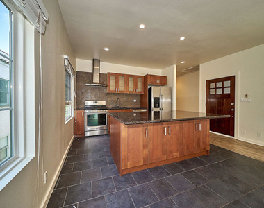 614 N Genesee Avenue - Photo Thumbnail 23