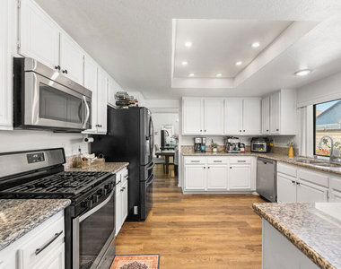 43258 33rd Street - Photo Thumbnail 13
