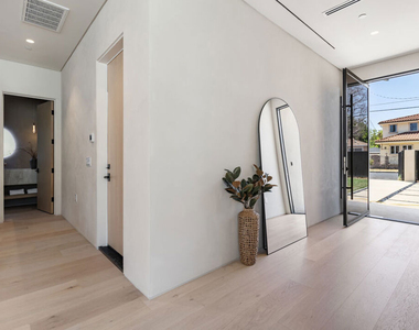 15721 Addison Street - Photo Thumbnail 18