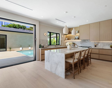 15721 Addison Street - Photo Thumbnail 7