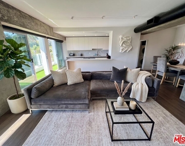 838 N Doheny Drive - Photo Thumbnail 5