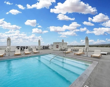 838 N Doheny Drive - Photo Thumbnail 14